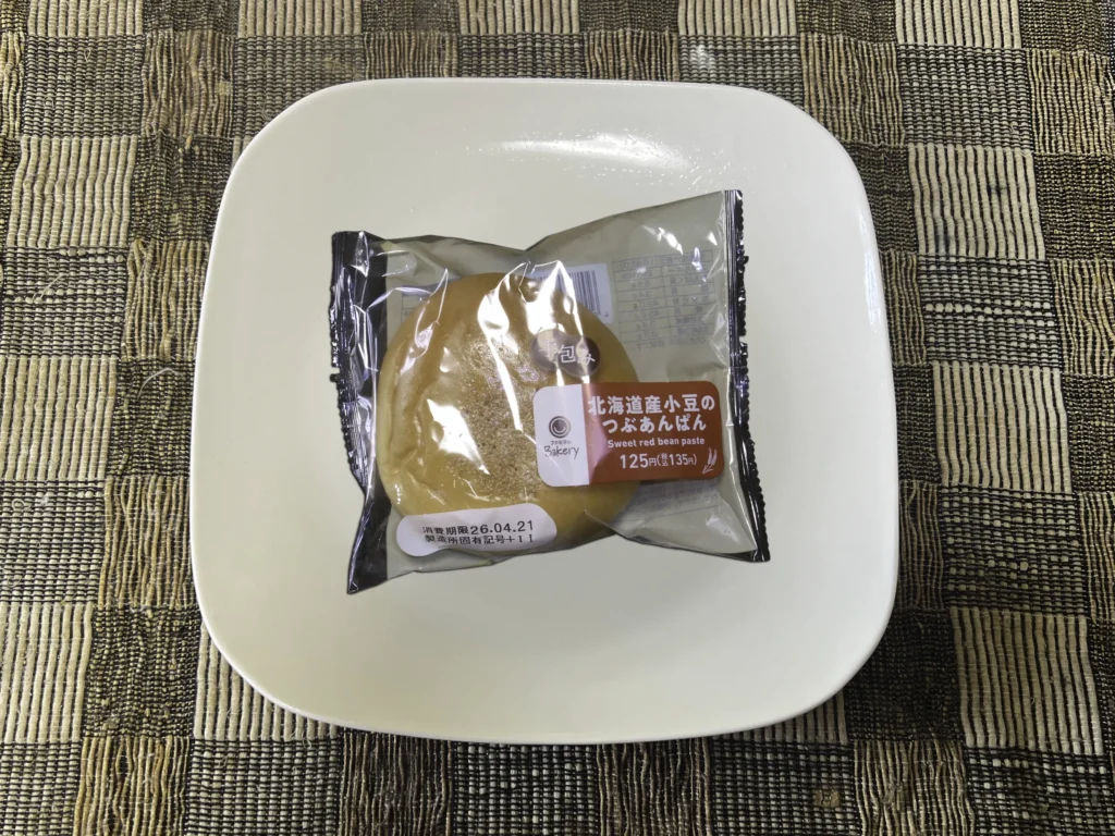 ファミリーマートのつぶあんパン